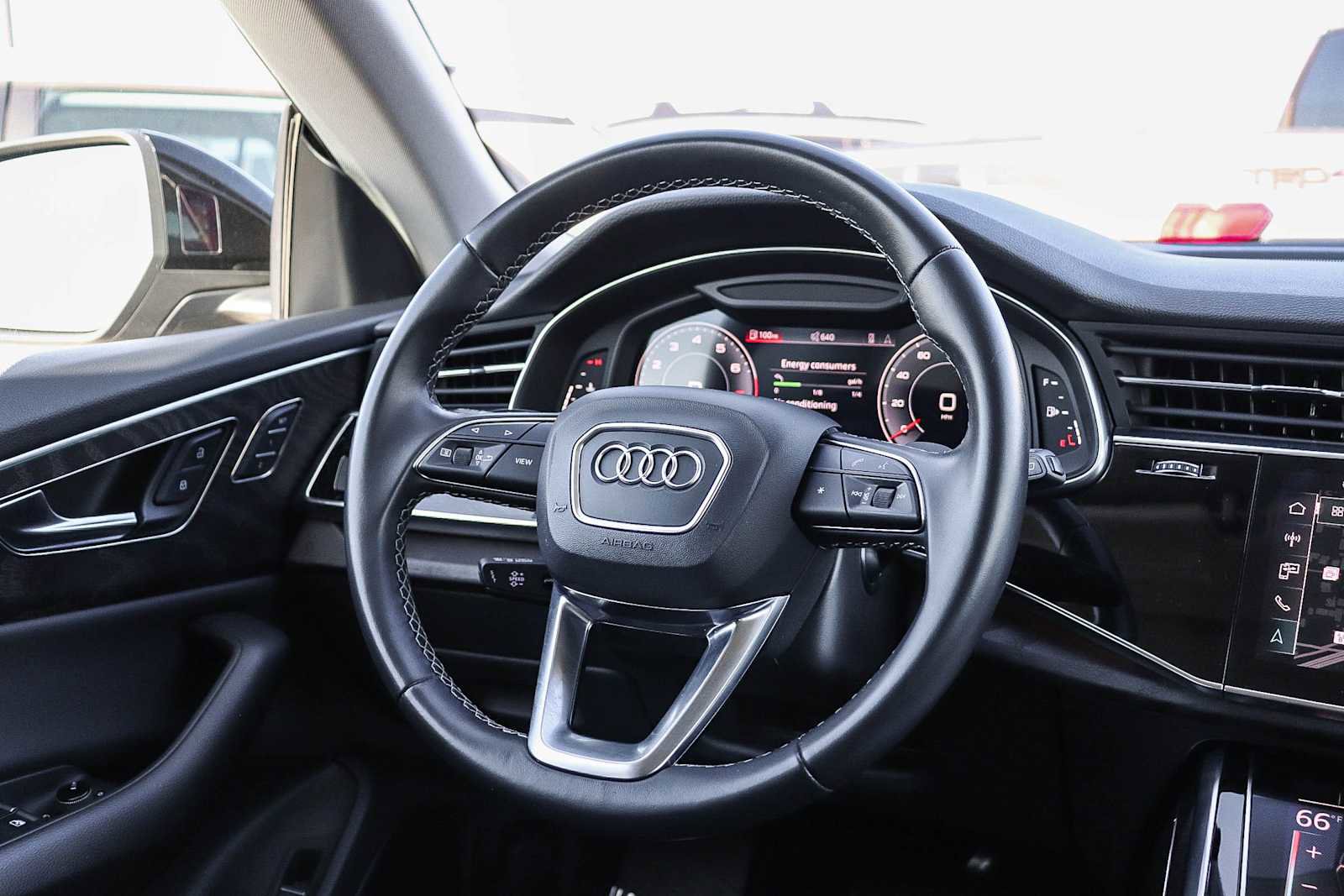 Used 2022 Audi Q8 Premium Plus image 22