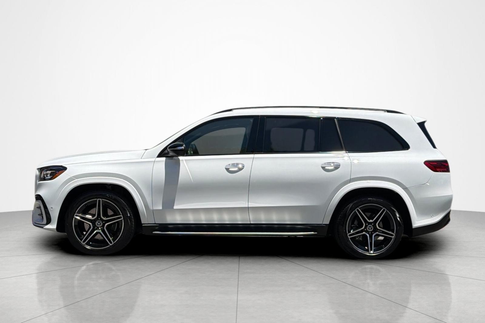 Used 2026 Mercedes-Benz GLS 450 4MATIC image 2