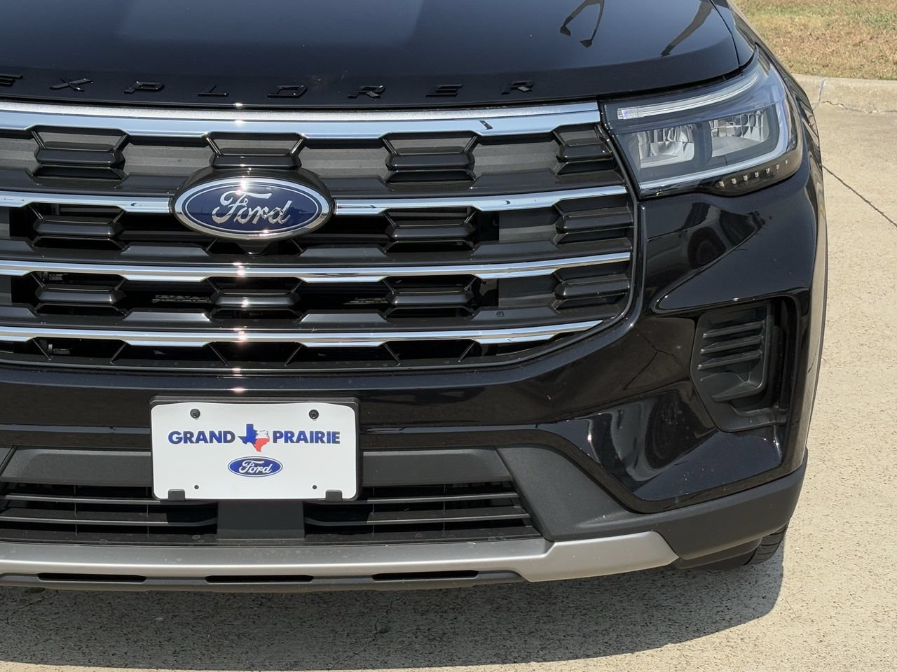 New 2026 Ford Explorer Active RWD image 9