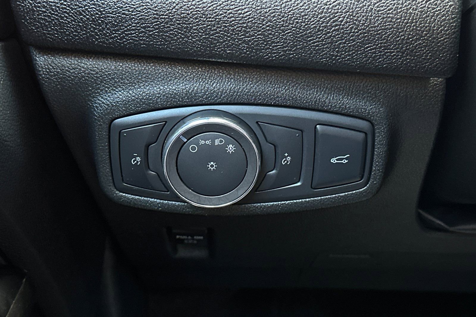 Used 2018 Lincoln MKC Select w/ Select Plus Package image 28