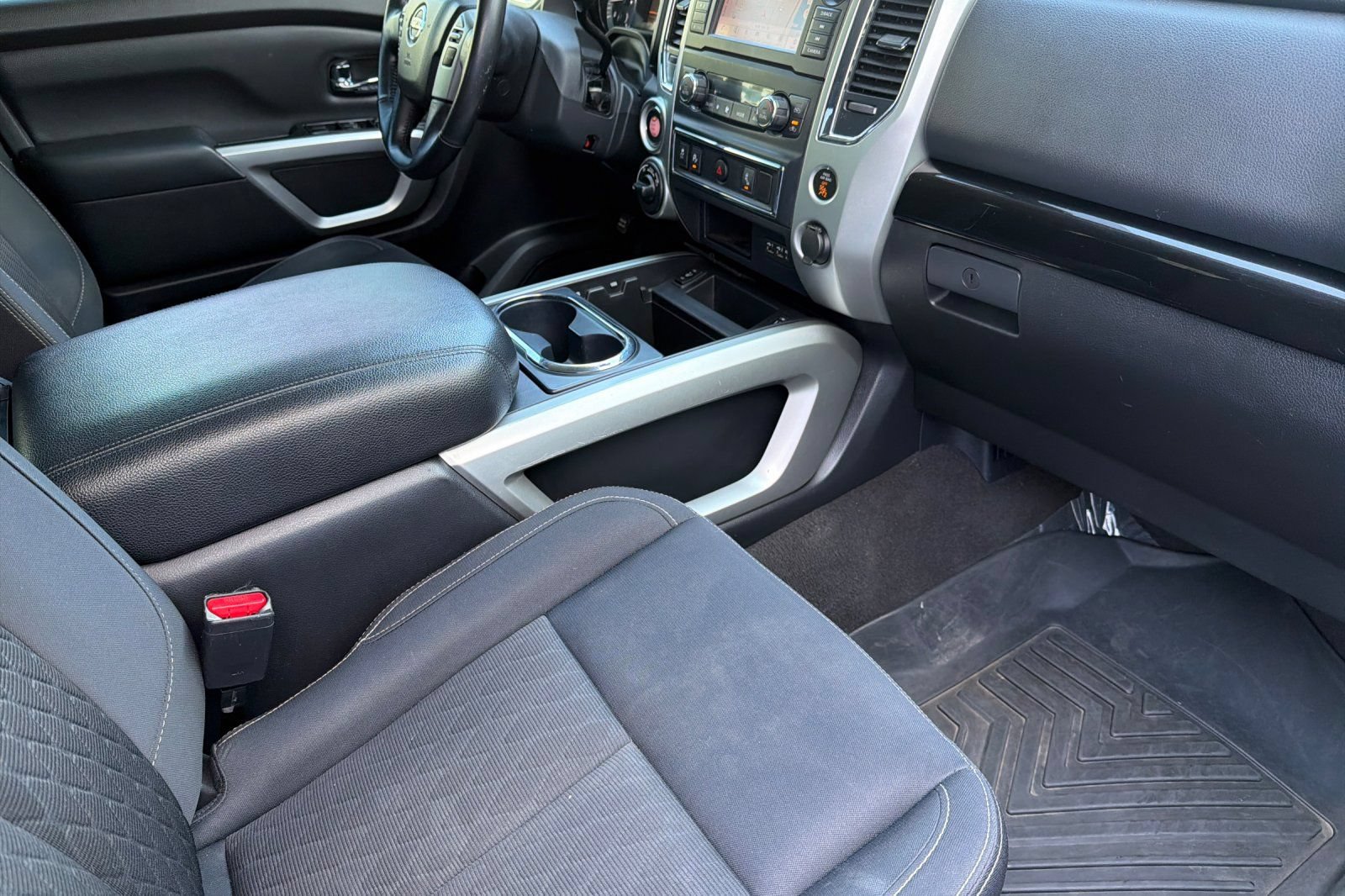 Used 2019 Nissan Titan SV w/ SV Convenience Package AWD/4WD image 12