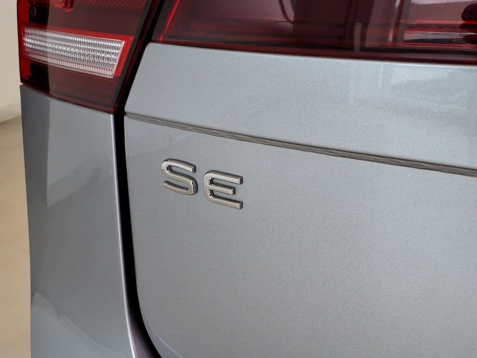 Used 2022 Volkswagen Tiguan SE AWD/4WD image 17