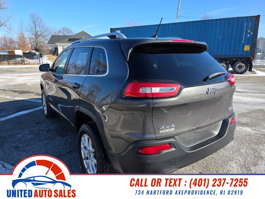 Used 2014 Jeep Cherokee Latitude w/ Cold Weather Group AWD/4WD image 3