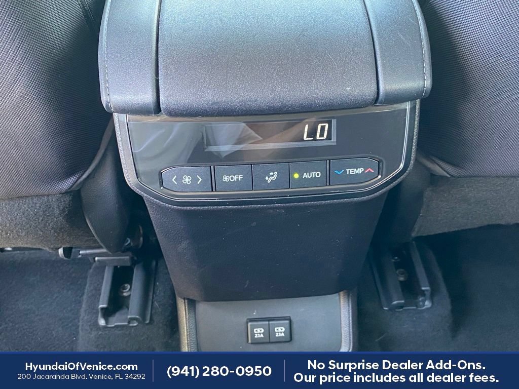 Used 2020 Toyota Highlander LE FWD image 18
