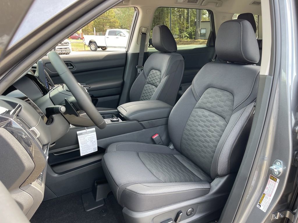 New 2026 Nissan Pathfinder SV w/ SV Premium Package AWD/4WD image 17