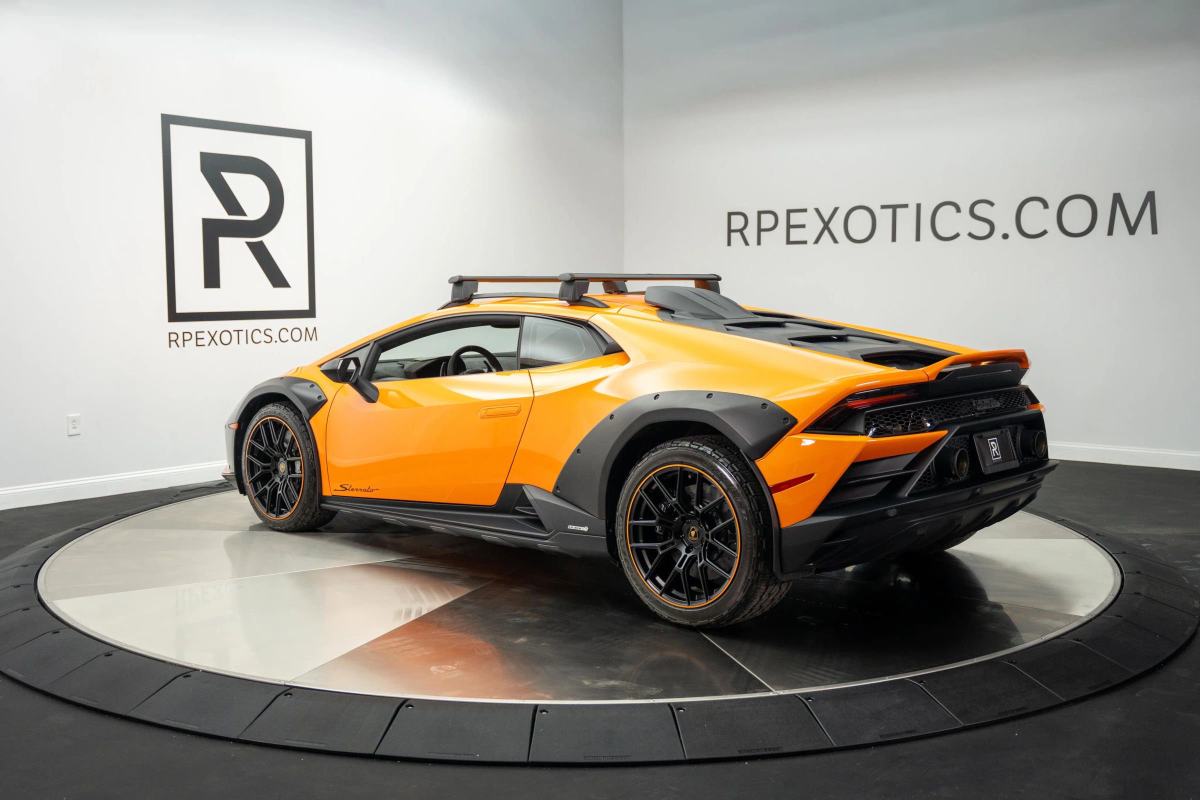 Used 2023 Lamborghini Huracan Sterrato image 8