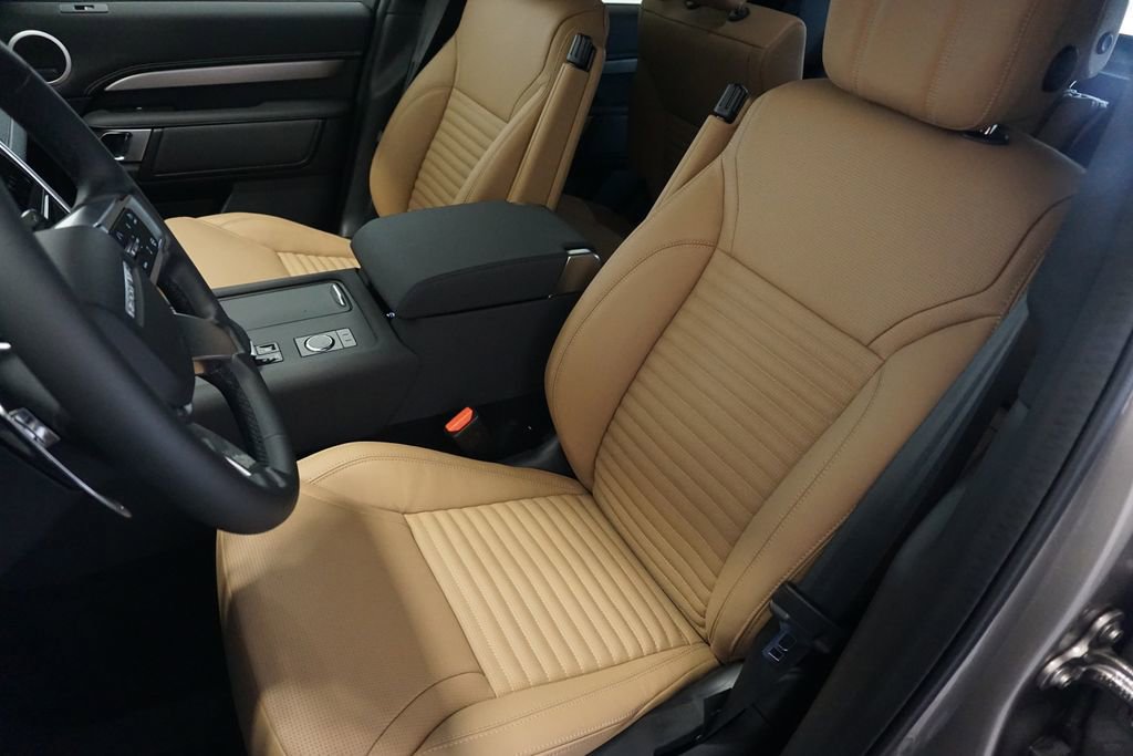 New 2025 Land Rover Discovery Dynamic SE image 20