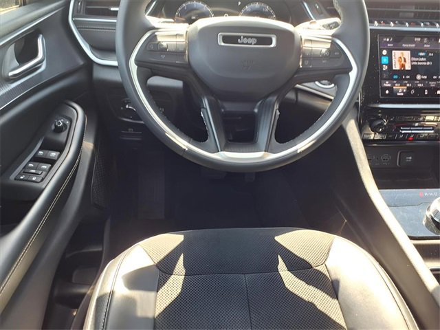 Used 2024 Jeep Grand Cherokee Altitude image 5