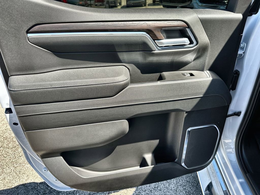 New 2026 GMC Sierra 1500 SLT image 15