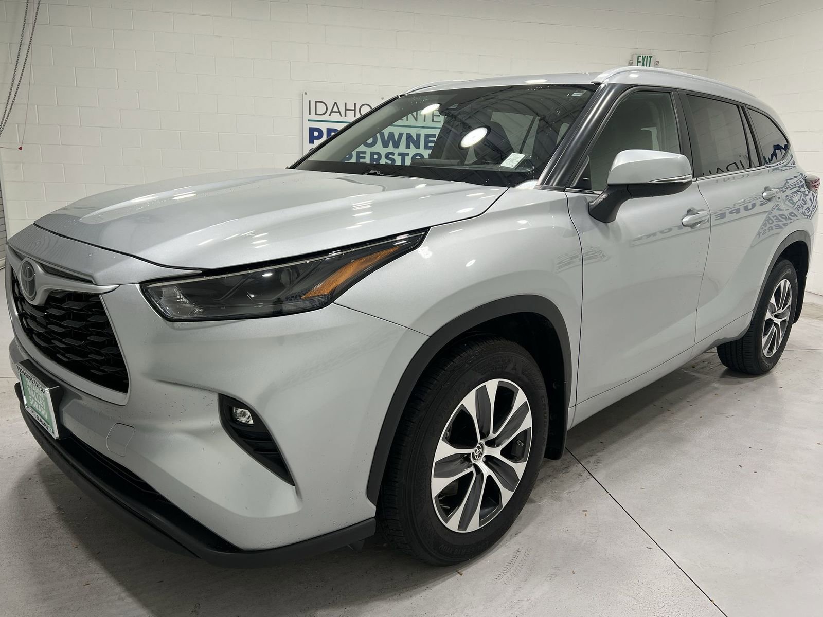 Used 2024 Toyota Highlander XLE image 4