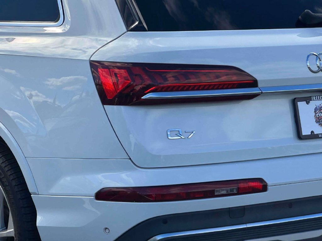 Used 2022 Audi Q7 3.0T Premium Plus w/ Premium Plus Package AWD/4WD image 9