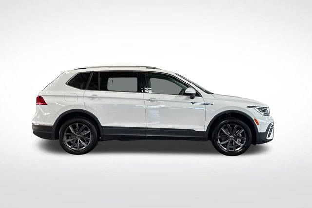 Certified 2022 Volkswagen Tiguan SE image 3