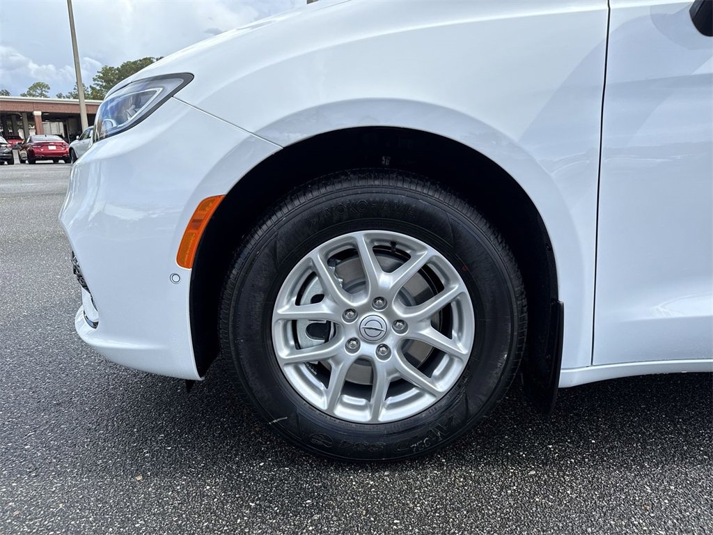 New 2026 Chrysler Pacifica Select image 10