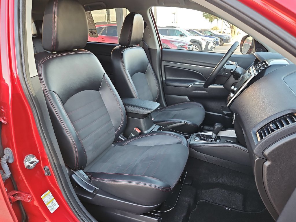 Used 2025 Mitsubishi Outlander Sport AWD image 31