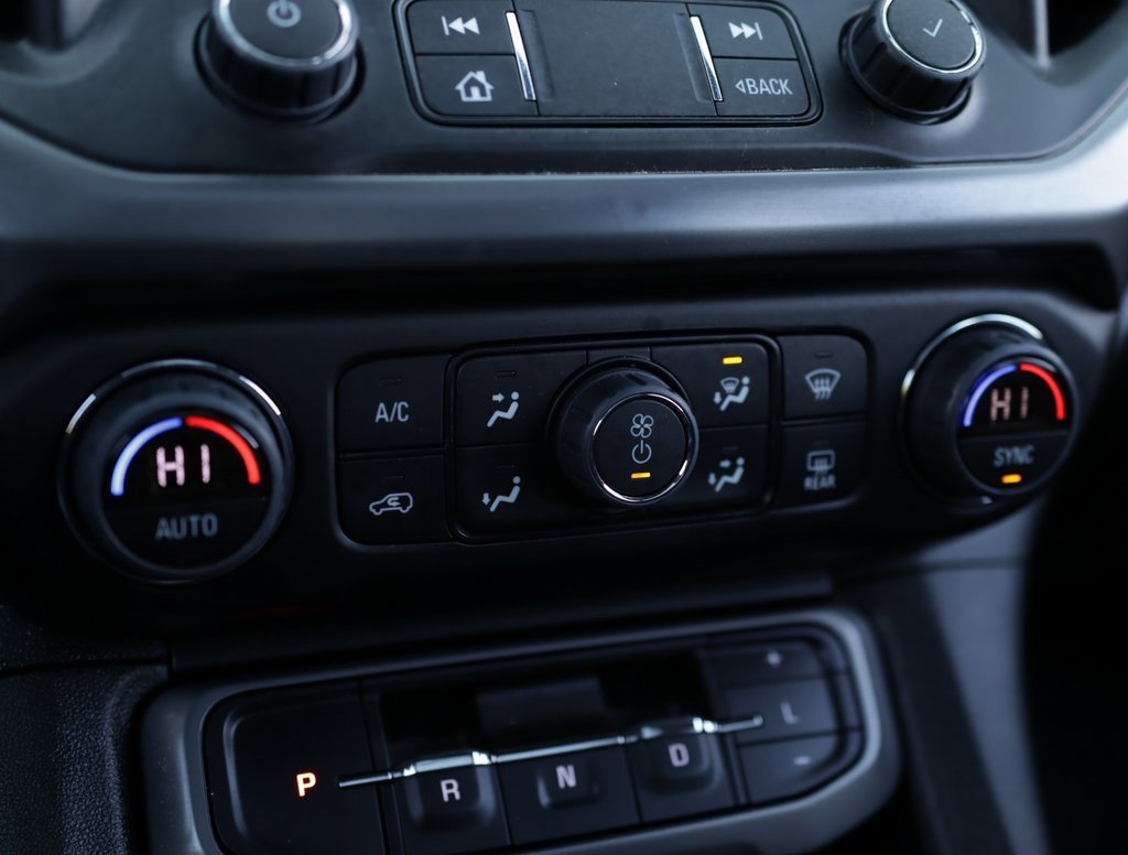 Used 2023 GMC Acadia AT4 image 17