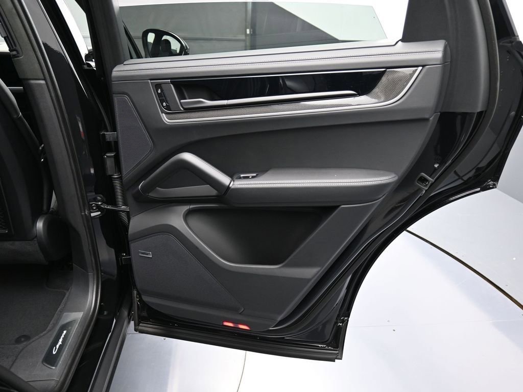 New 2026 Porsche Cayenne Turbo image 27