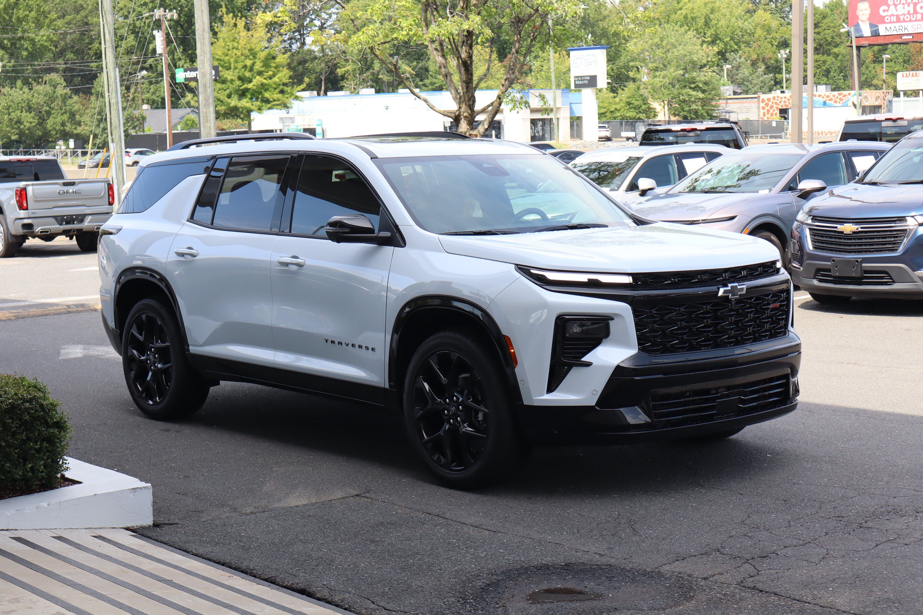 New 2026 Chevrolet Traverse RS FWD image 2