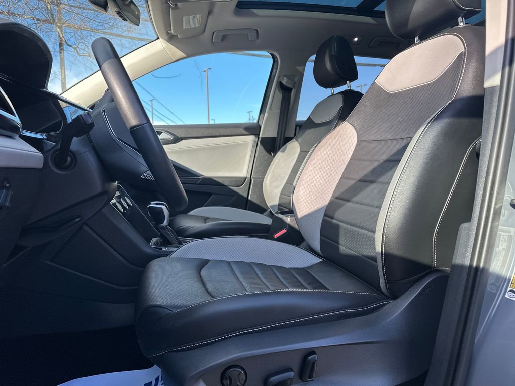 Certified 2023 Volkswagen Taos SEL image 3