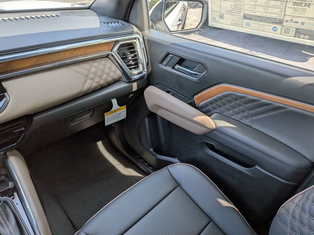 New 2026 GMC Canyon Denali w/ LPO, Black Badging Package AWD/4WD image 17
