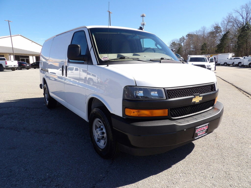 Used 2022 Chevrolet Express 3500 w/ Driver Convenience Package image 11