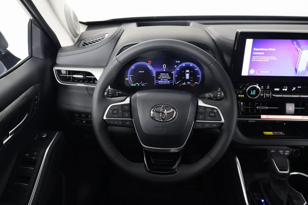 New 2026 Toyota Highlander Platinum image 3