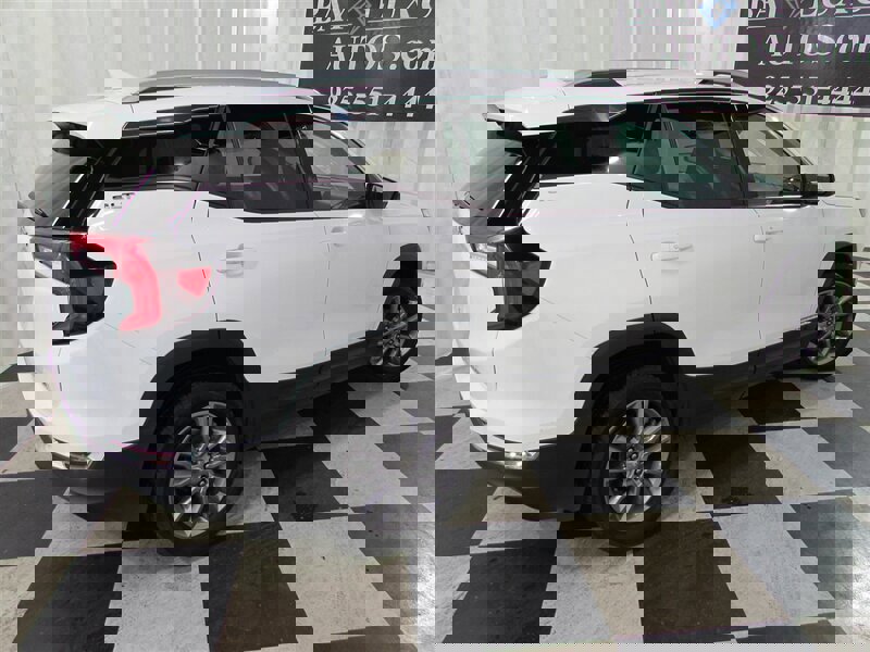 Used 2023 GMC Terrain SLT image 9