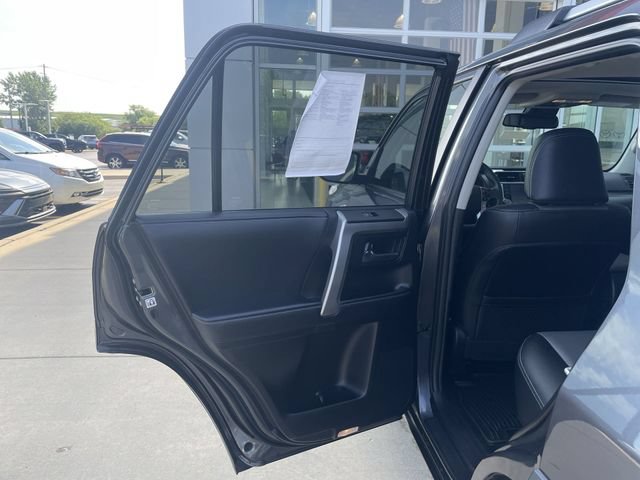 Used 2022 Toyota 4Runner SR5 Premium w/ Moonroof Package AWD/4WD image 29