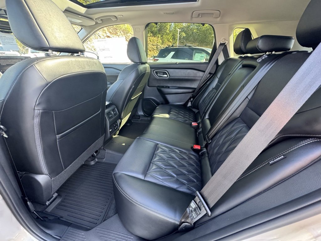 New 2026 Nissan Rogue Platinum image 14