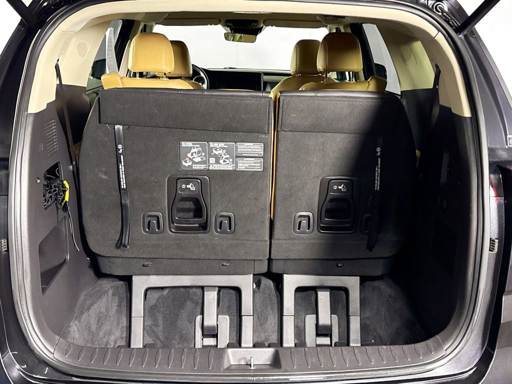 Used 2024 Kia Carnival EX image 21