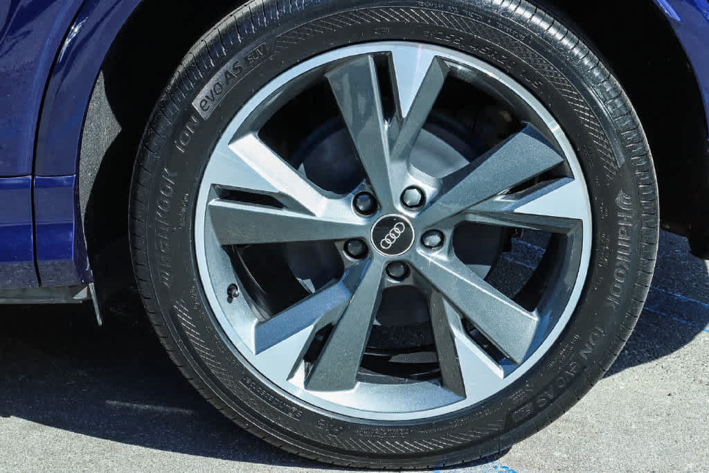 Used 2022 Audi Q4 e-tron Premium Plus AWD/4WD image 11