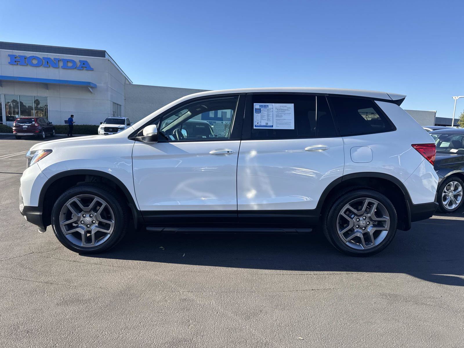 Used 2023 Honda Passport EX-L image 2