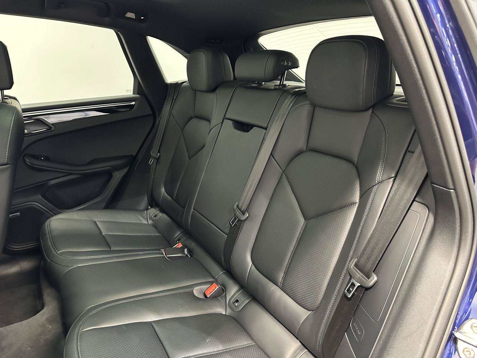 Certified 2026 Porsche Macan AWD/4WD image 35