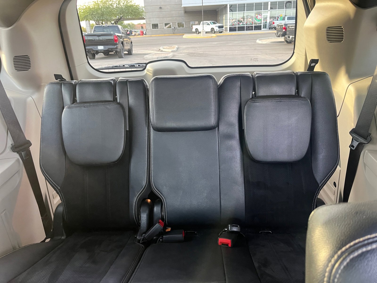 Used 2018 Dodge Grand Caravan SXT w/ Driver Convenience Group image 17