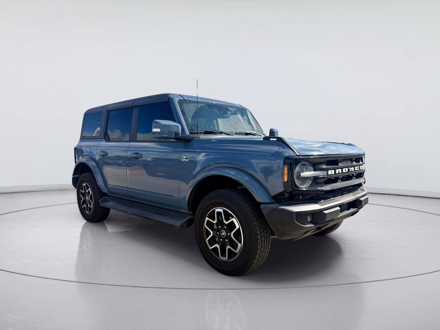 Used 2025 Ford Bronco Outer Banks AWD/4WD image 1