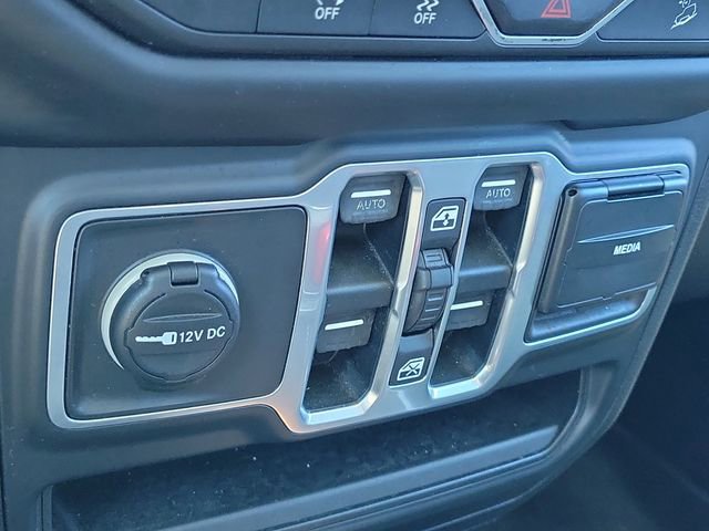 Used 2018 Jeep Wrangler Unlimited Sahara w/ LED Lighting Group AWD/4WD image 27
