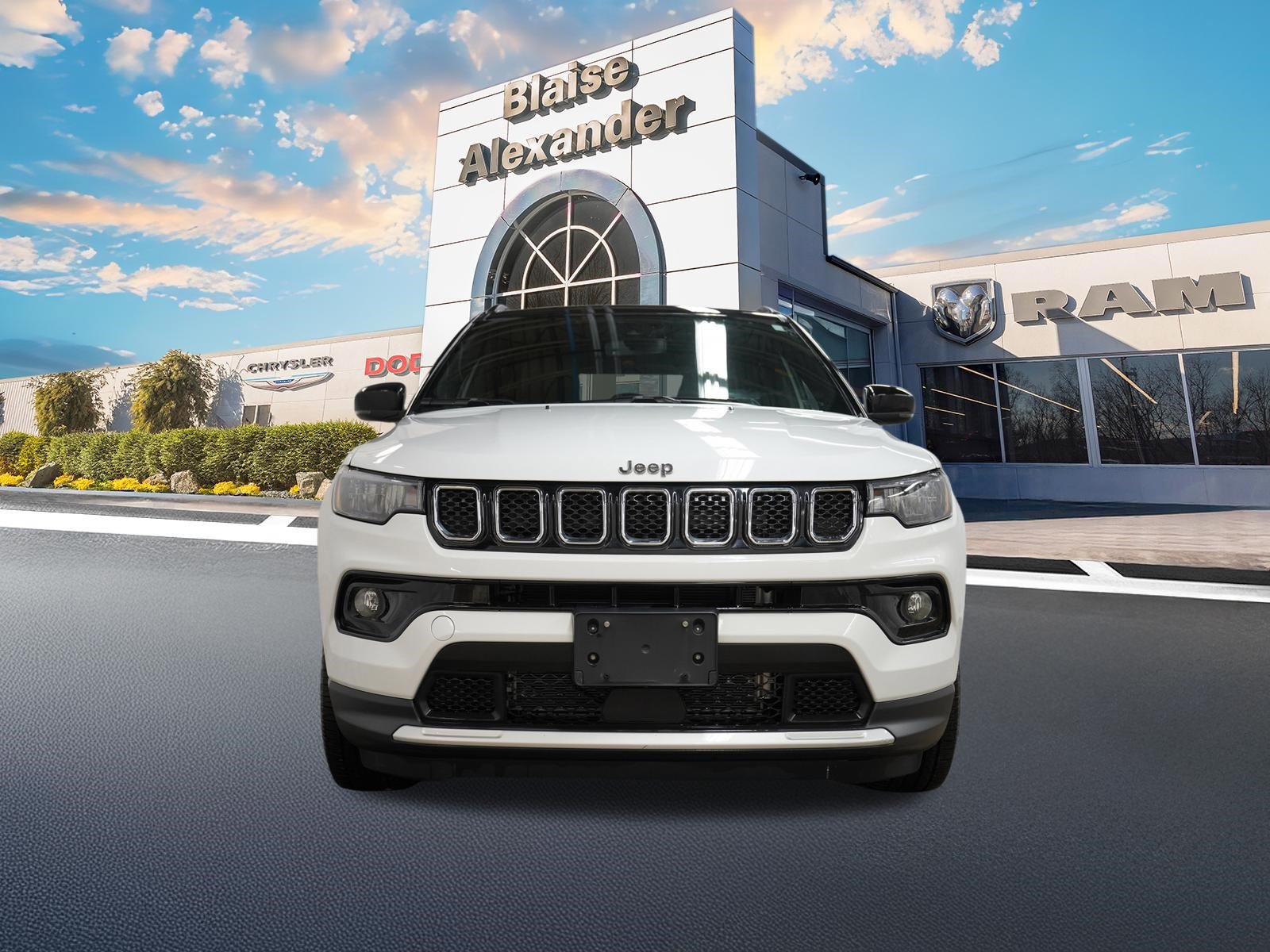 Used 2023 Jeep Compass Limited image 11