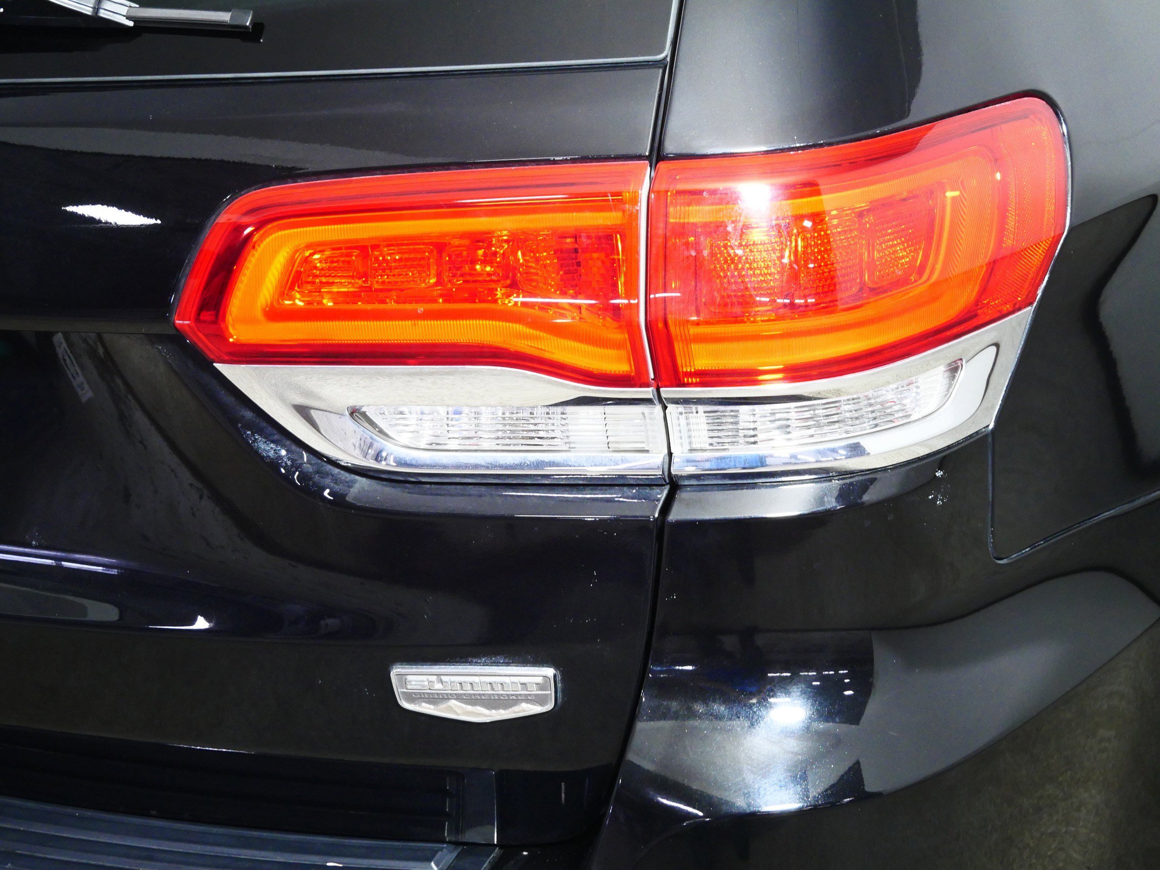 Used 2018 Jeep Grand Cherokee Summit image 17