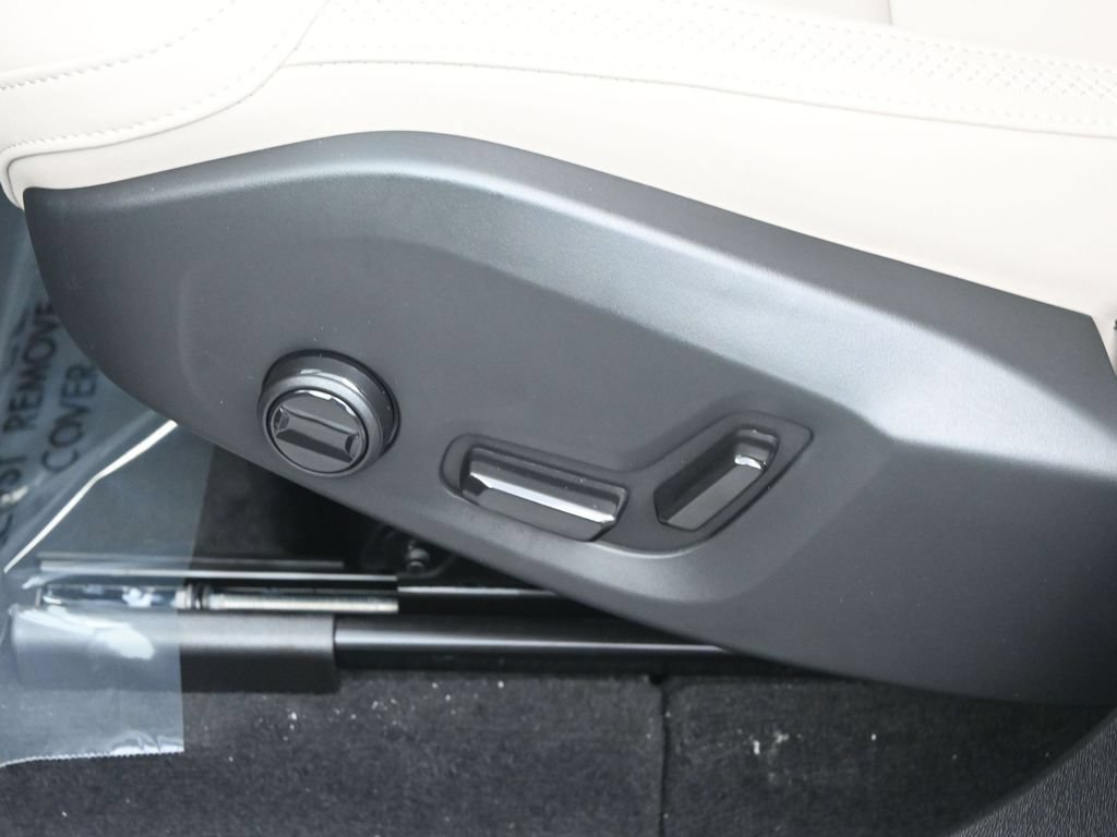New 2026 Volvo XC60 B5 Plus w/ Protection Package Premier AWD/4WD image 12