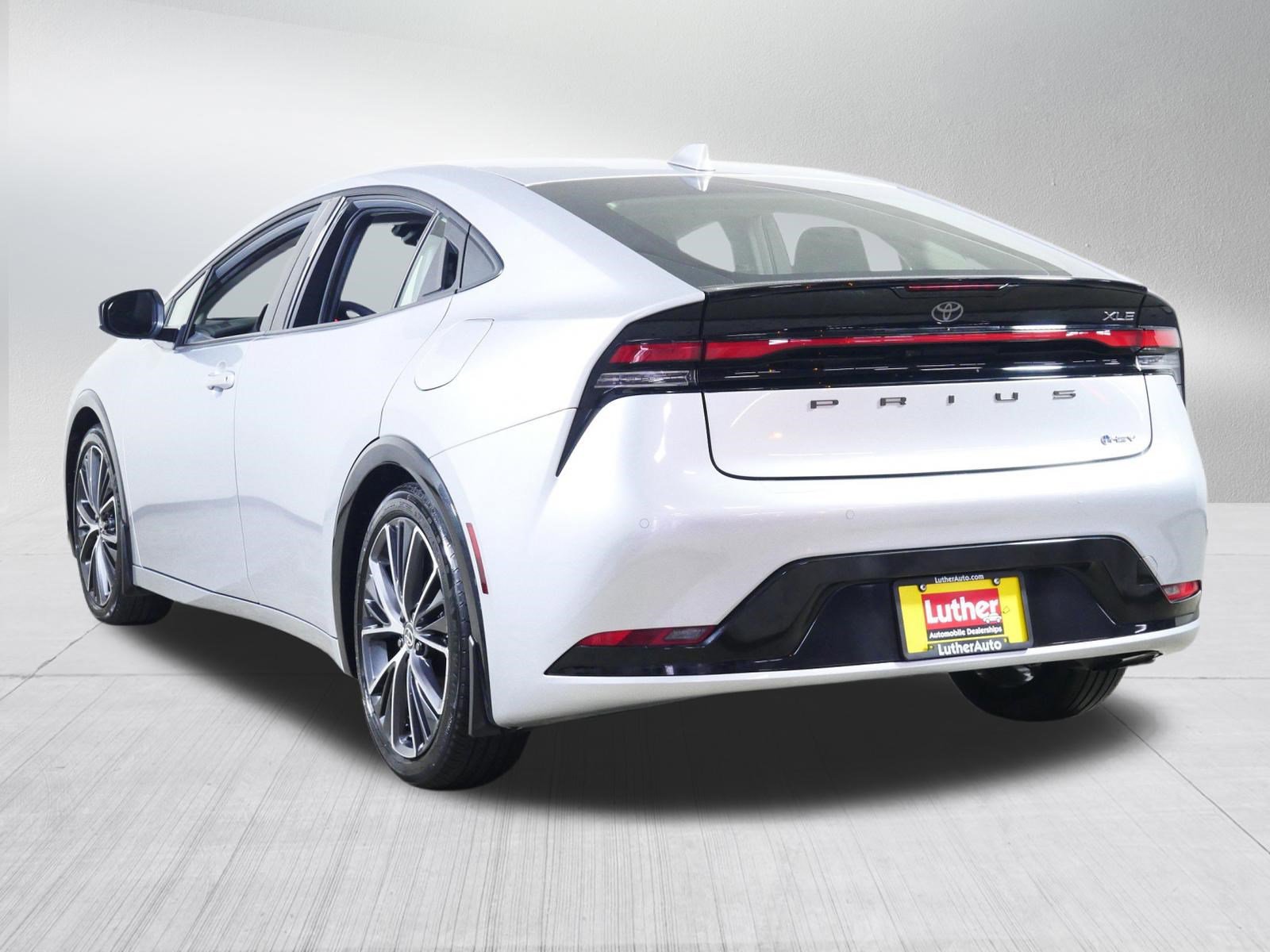 Used 2024 Toyota Prius XLE image 5