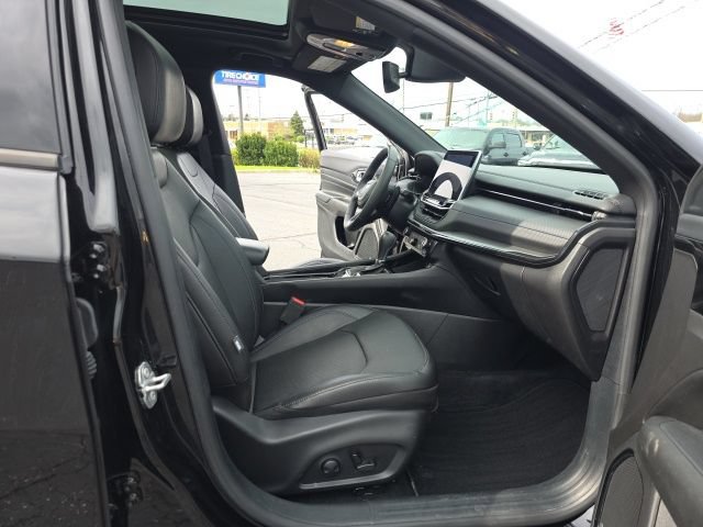 Used 2025 Jeep Compass Limited w/ High Altitude Package AWD/4WD image 41