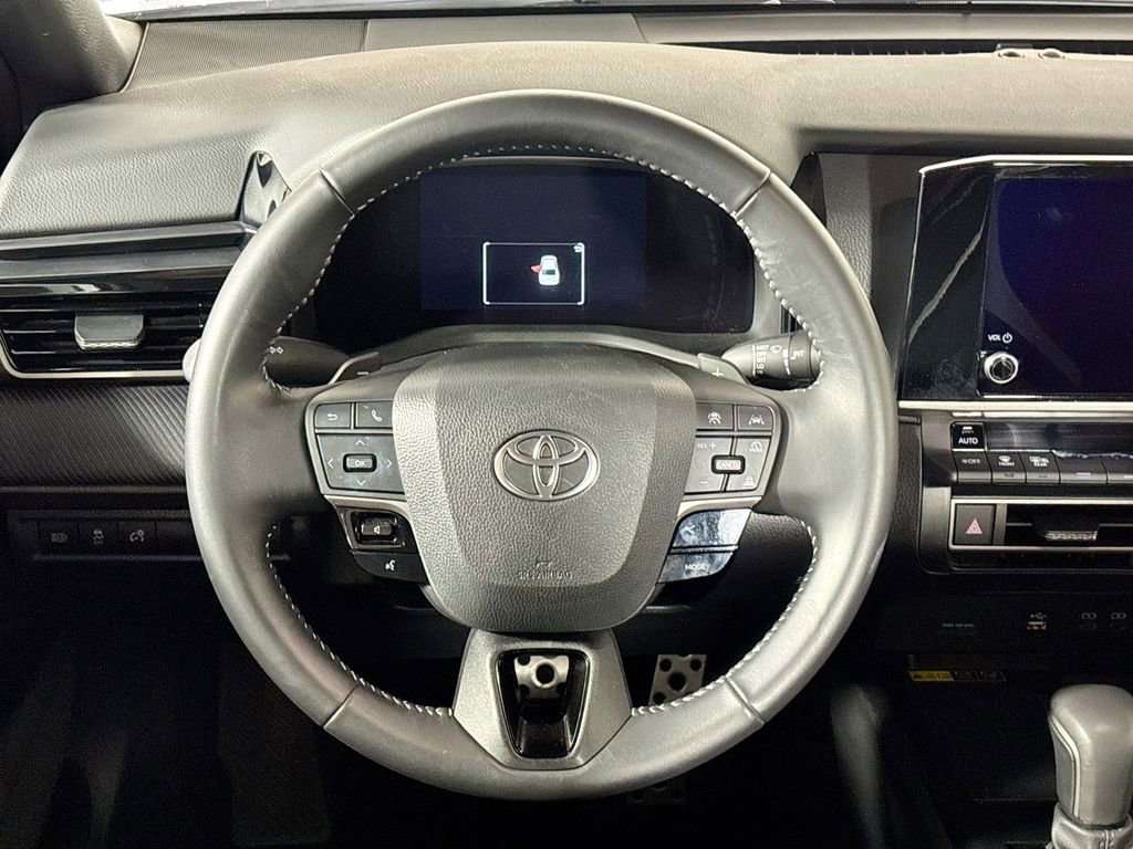 Used 2025 Toyota Camry SE image 13