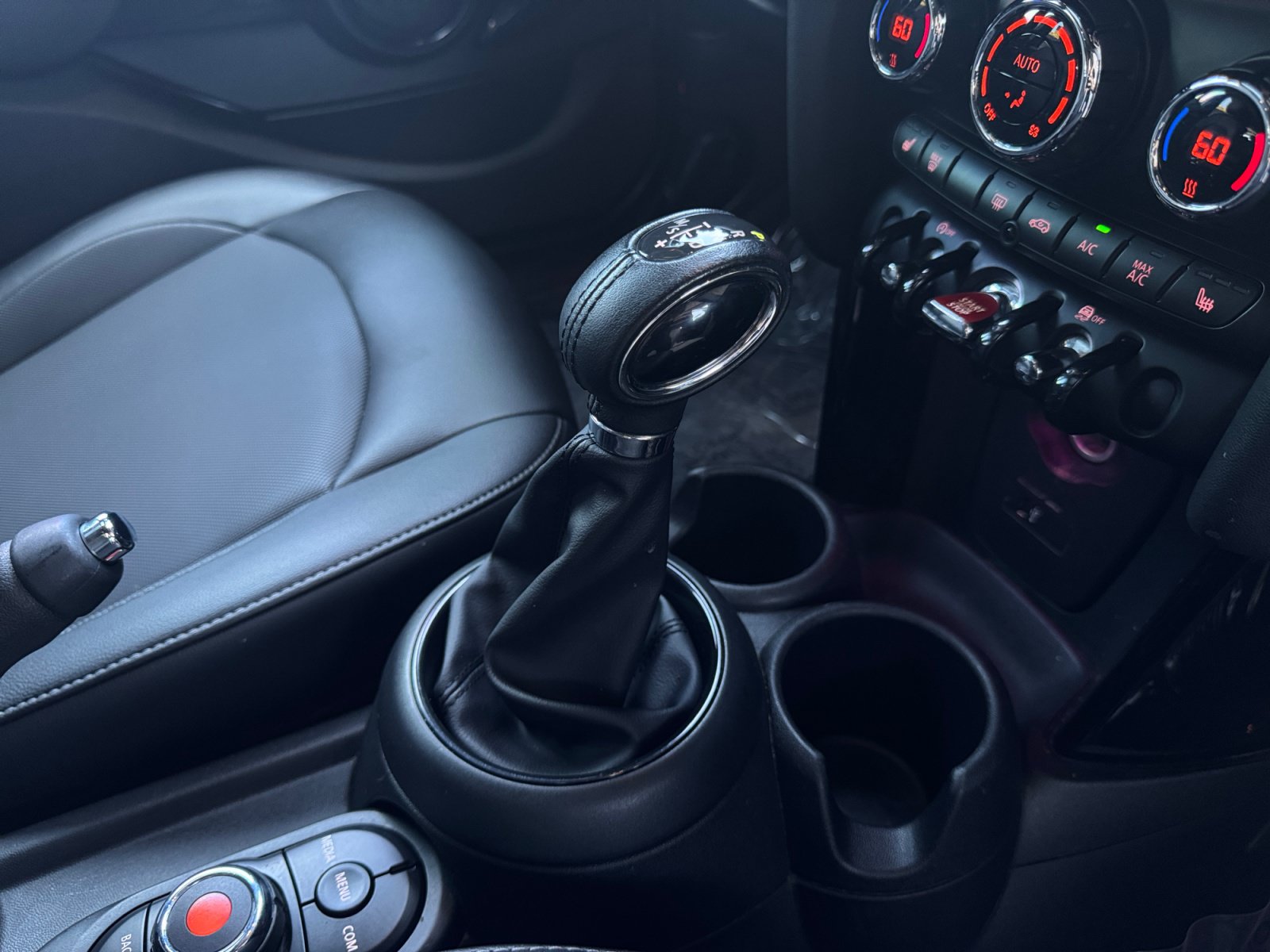 Used 2019 MINI Cooper 4-Door Hardtop w/ Signature Upholstery Package FWD image 23