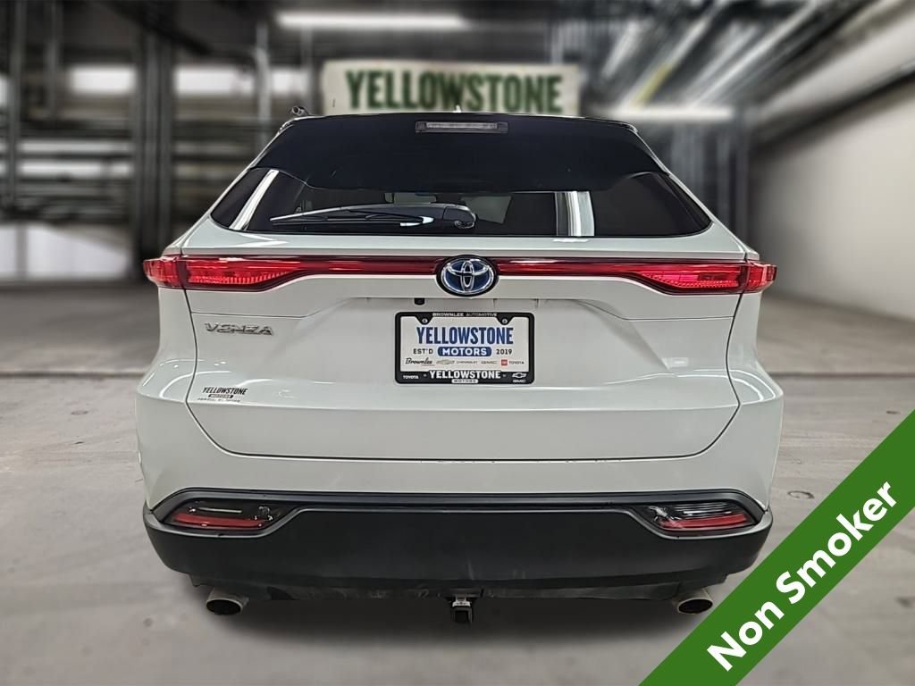 Used 2023 Toyota Venza LE image 3