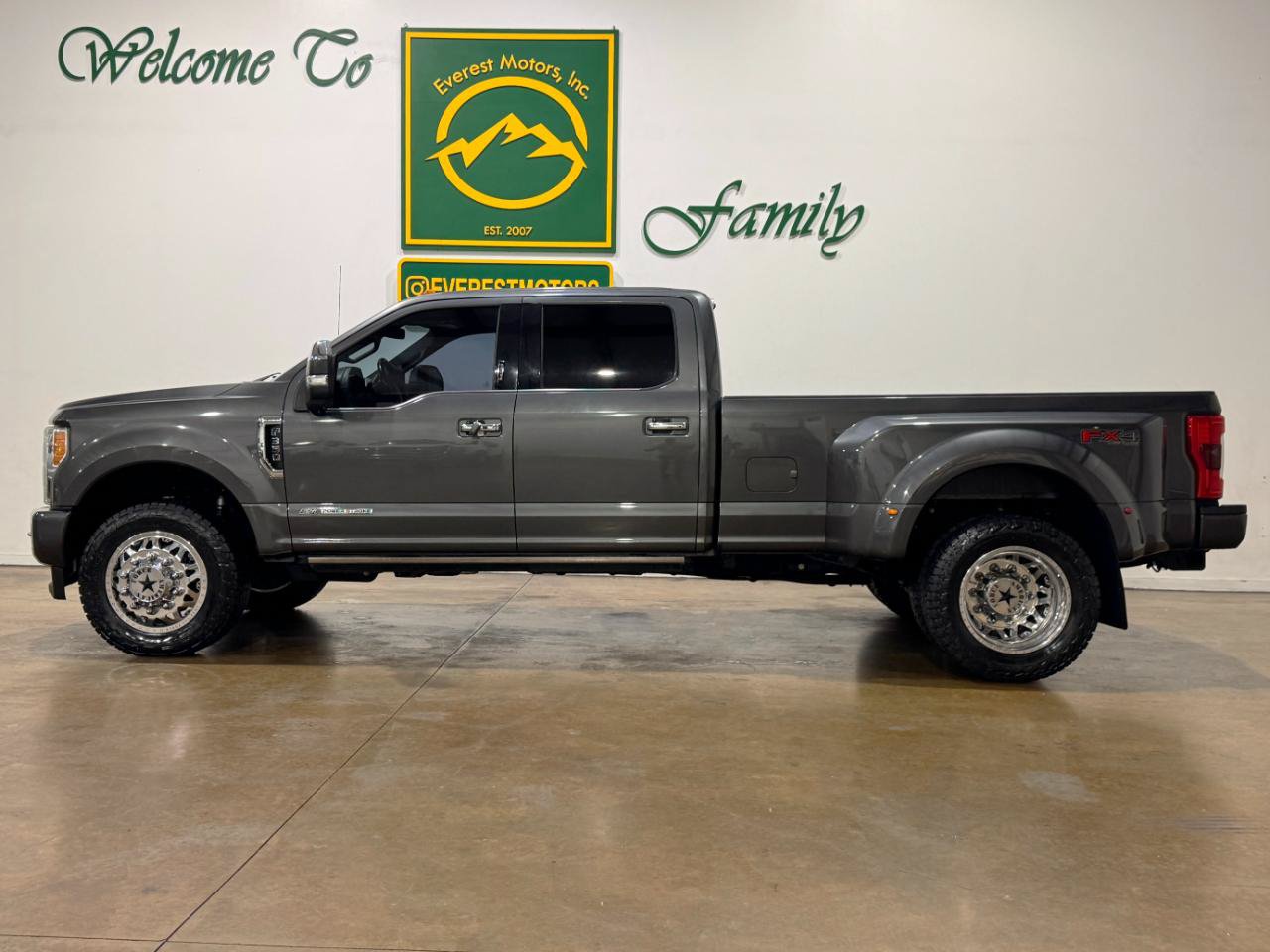 Used 2018 Ford F350 Platinum w/ Platinum Ultimate Package AWD/4WD image 5