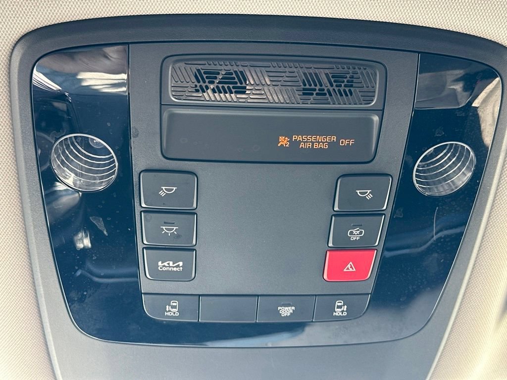 Used 2025 Kia Carnival FWD image 26