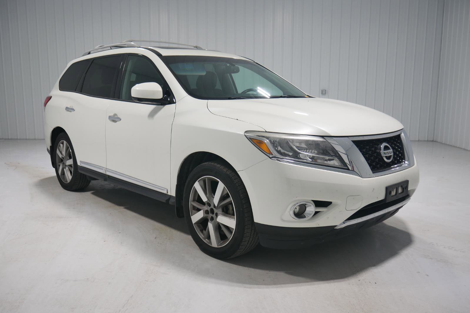 Used 2015 Nissan Pathfinder Platinum w/ Cargo Package image 3