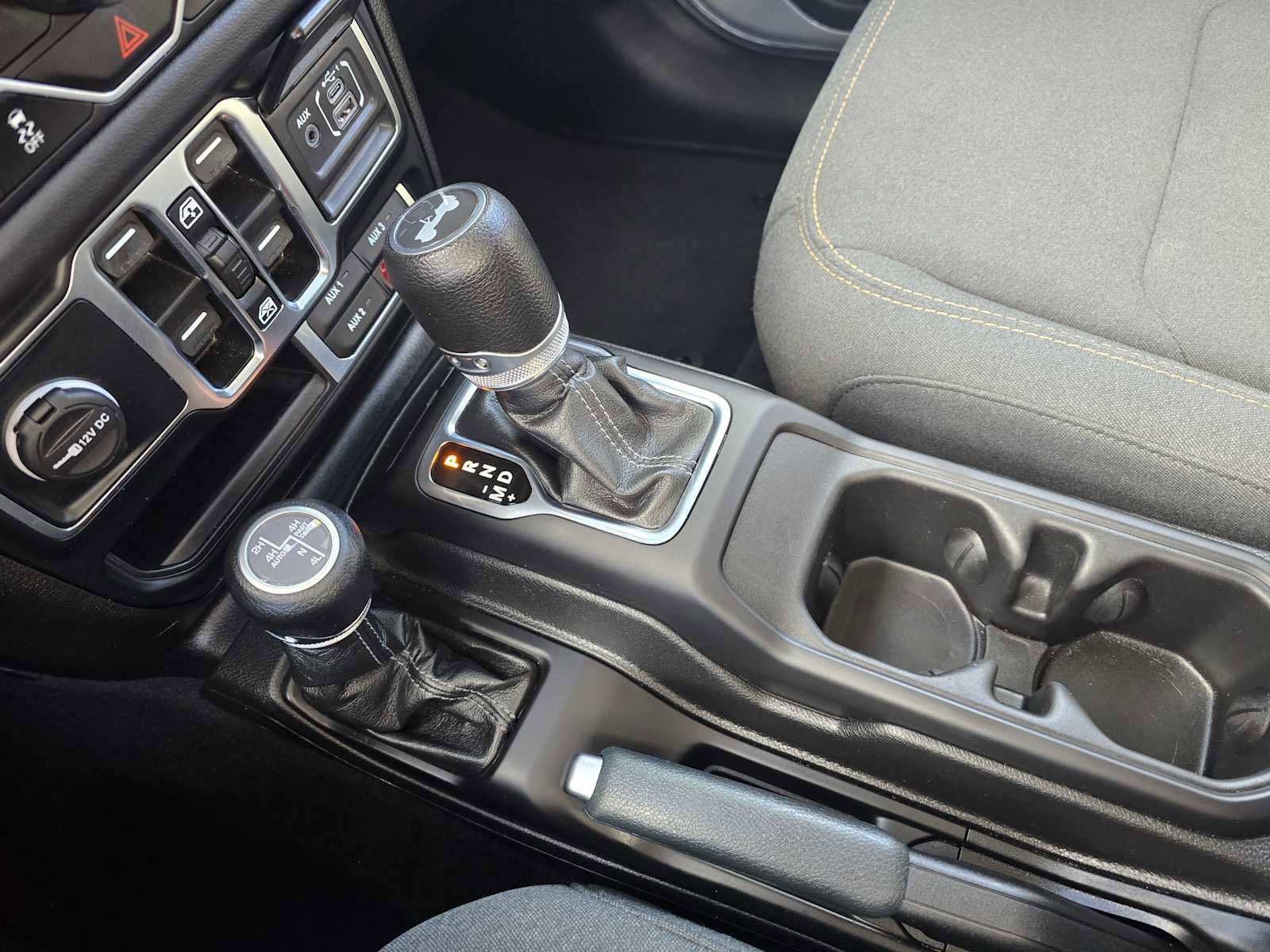 Used 2024 Jeep Wrangler Sahara image 31