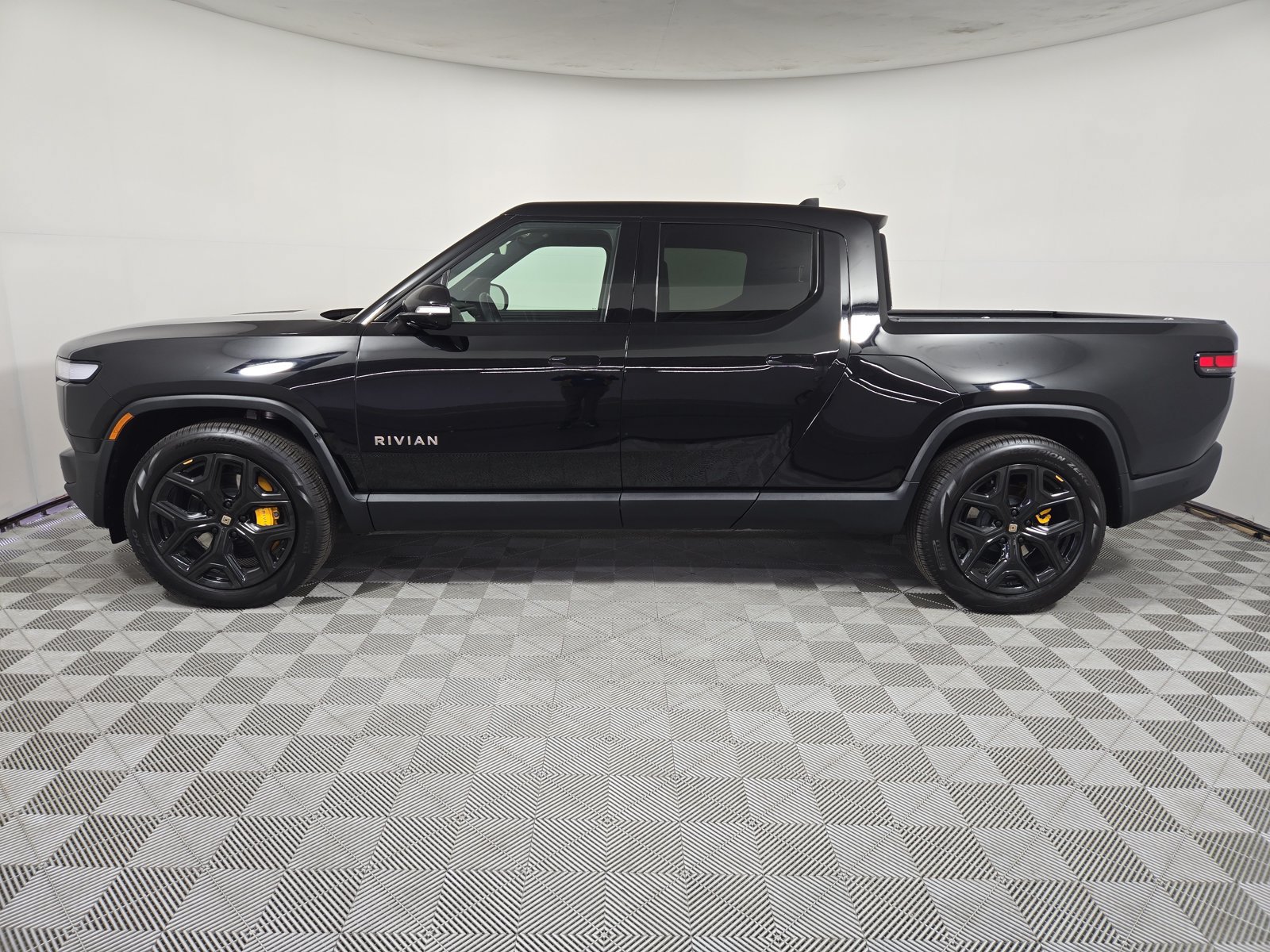 Used 2024 Rivian R1T Adventure Quad AWD/4WD image 2
