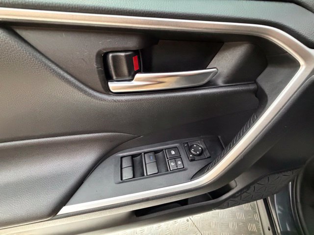 Used 2021 Toyota RAV4 XLE AWD/4WD image 28
