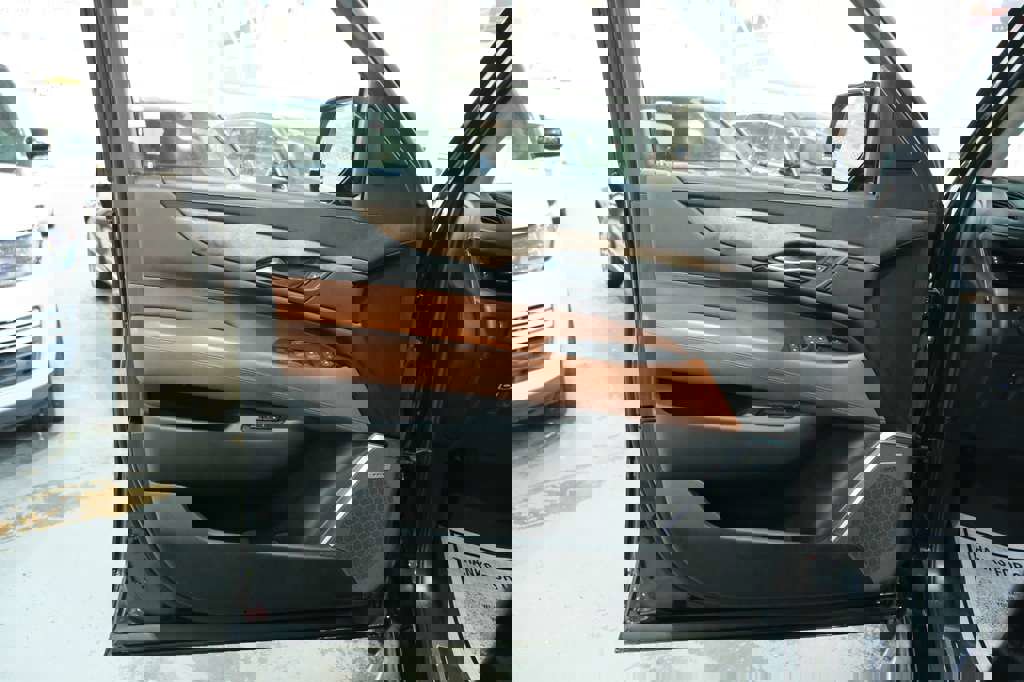 Used 2015 Cadillac Escalade ESV Premium image 18